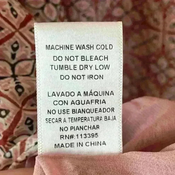 En Creme Red White Abstract Smocked Collar Flowy Sleeve Blouse Size Small - Picture 13 of 14